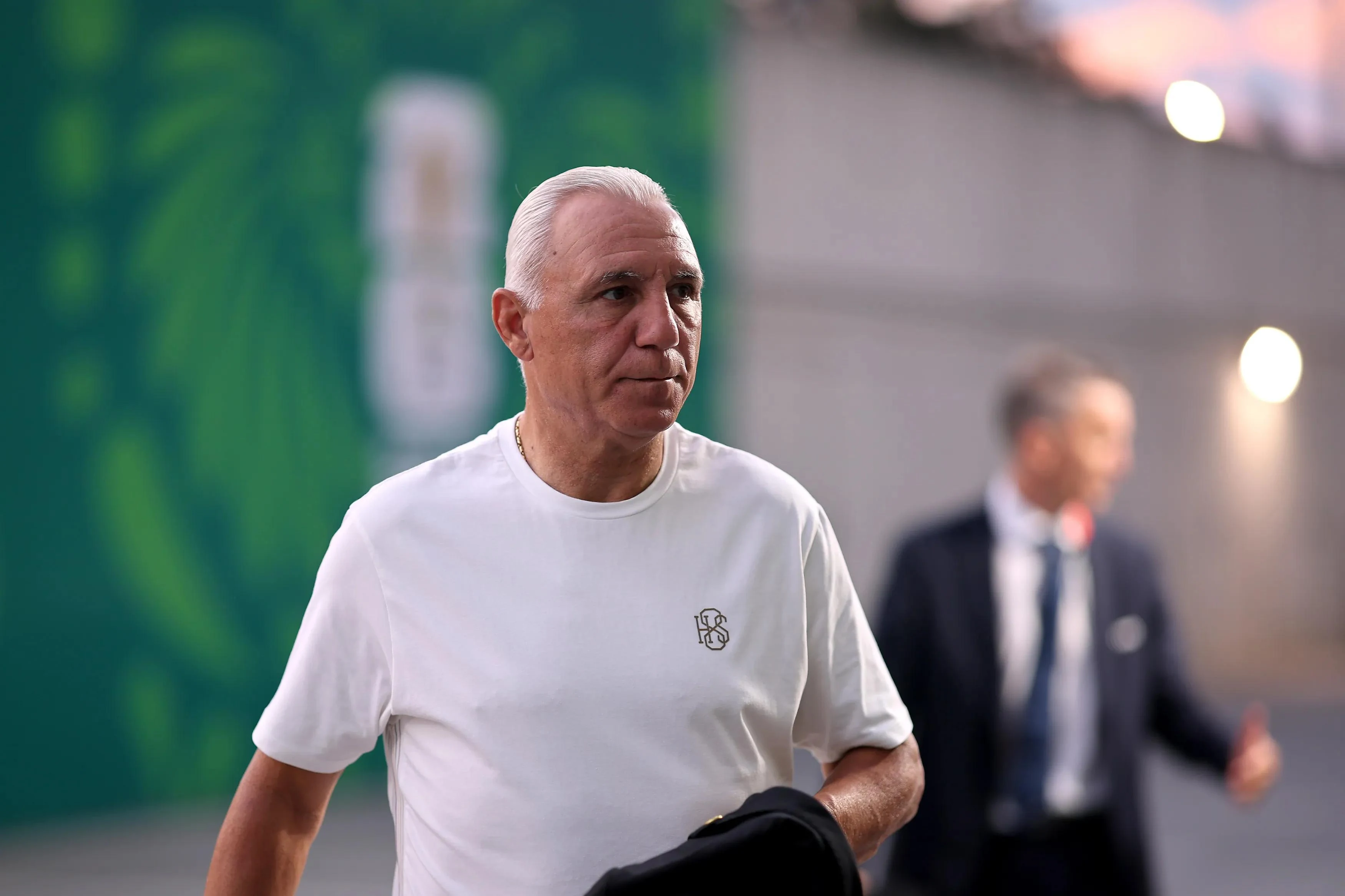 皇家马德里三比二险胜巴塞罗那提前五轮夺得联赛冠军
