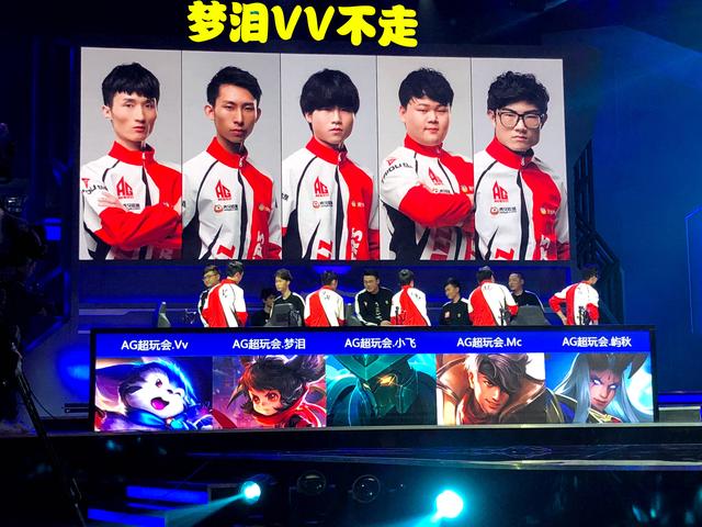 我们陪伴他